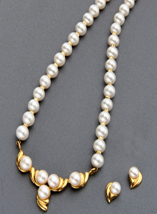 Pearls Locket Sets